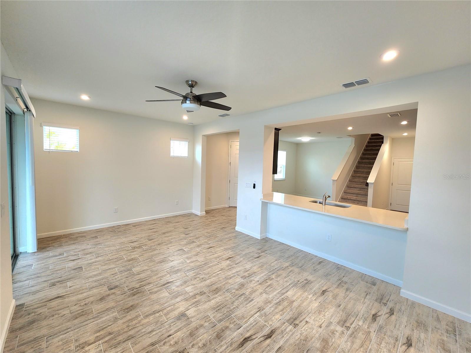 Image 4 of 32 For 5543 Pleasantview Court