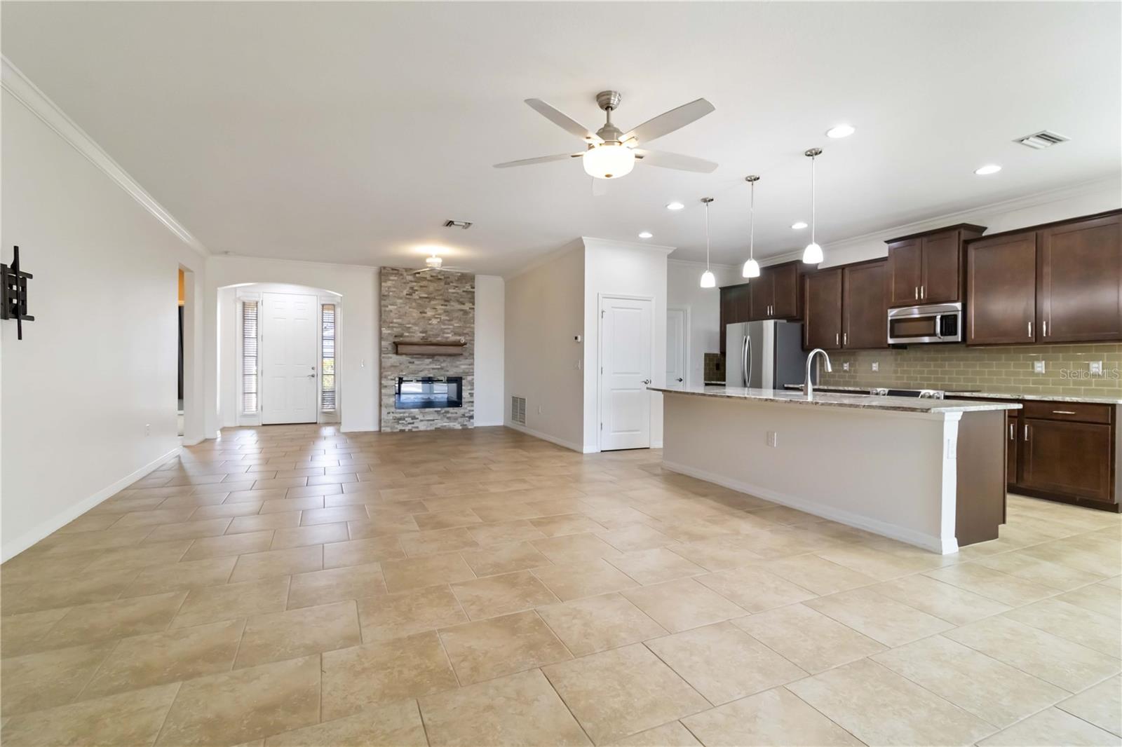 Image 4 of 36 For 6381 Mighty Eagle Way