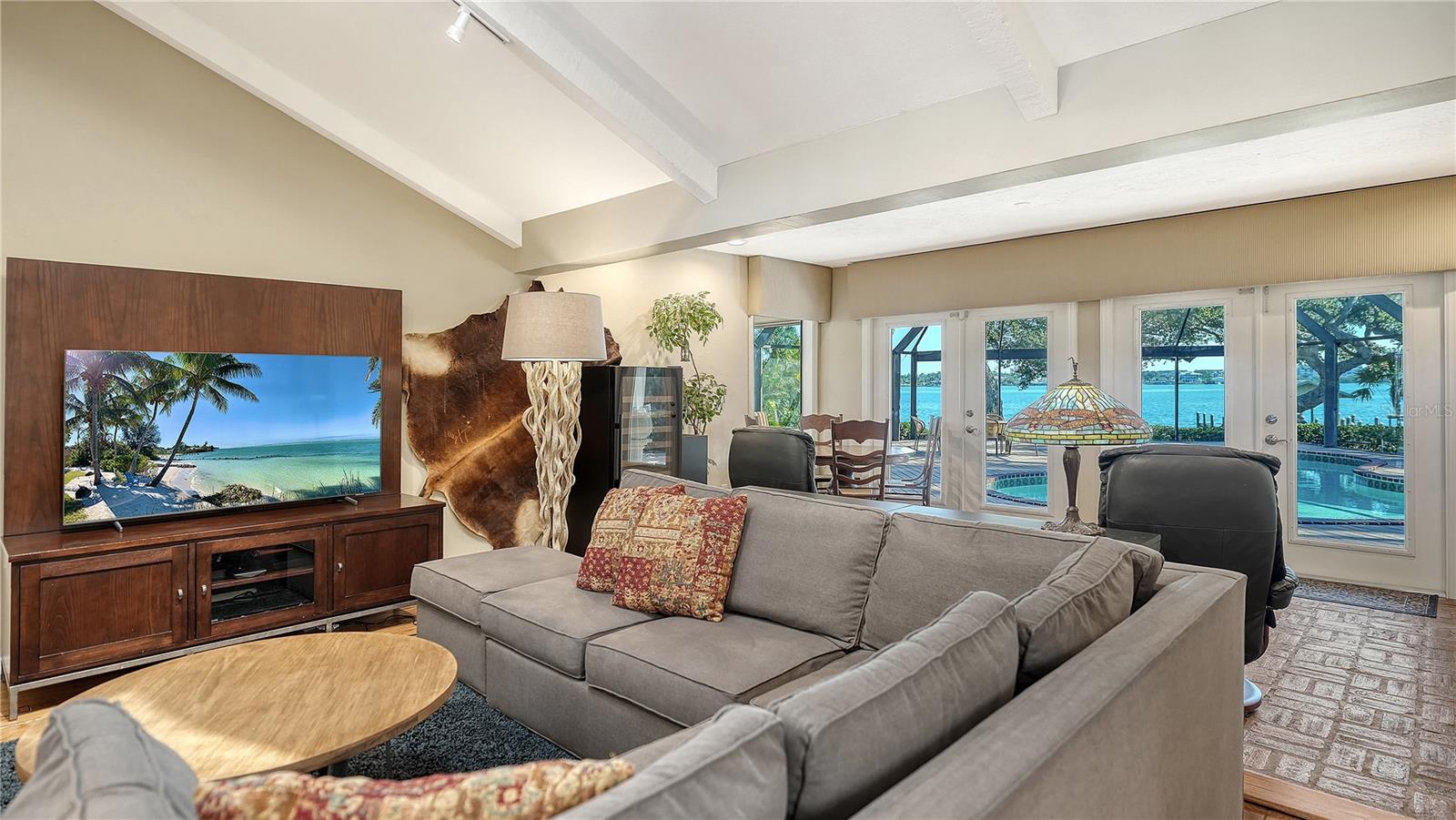 Listing photo id 8 for 1042 Casey Key Road