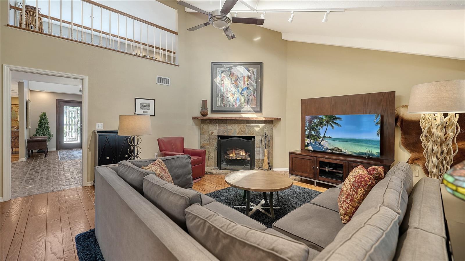 Listing photo id 12 for 1042 Casey Key Road