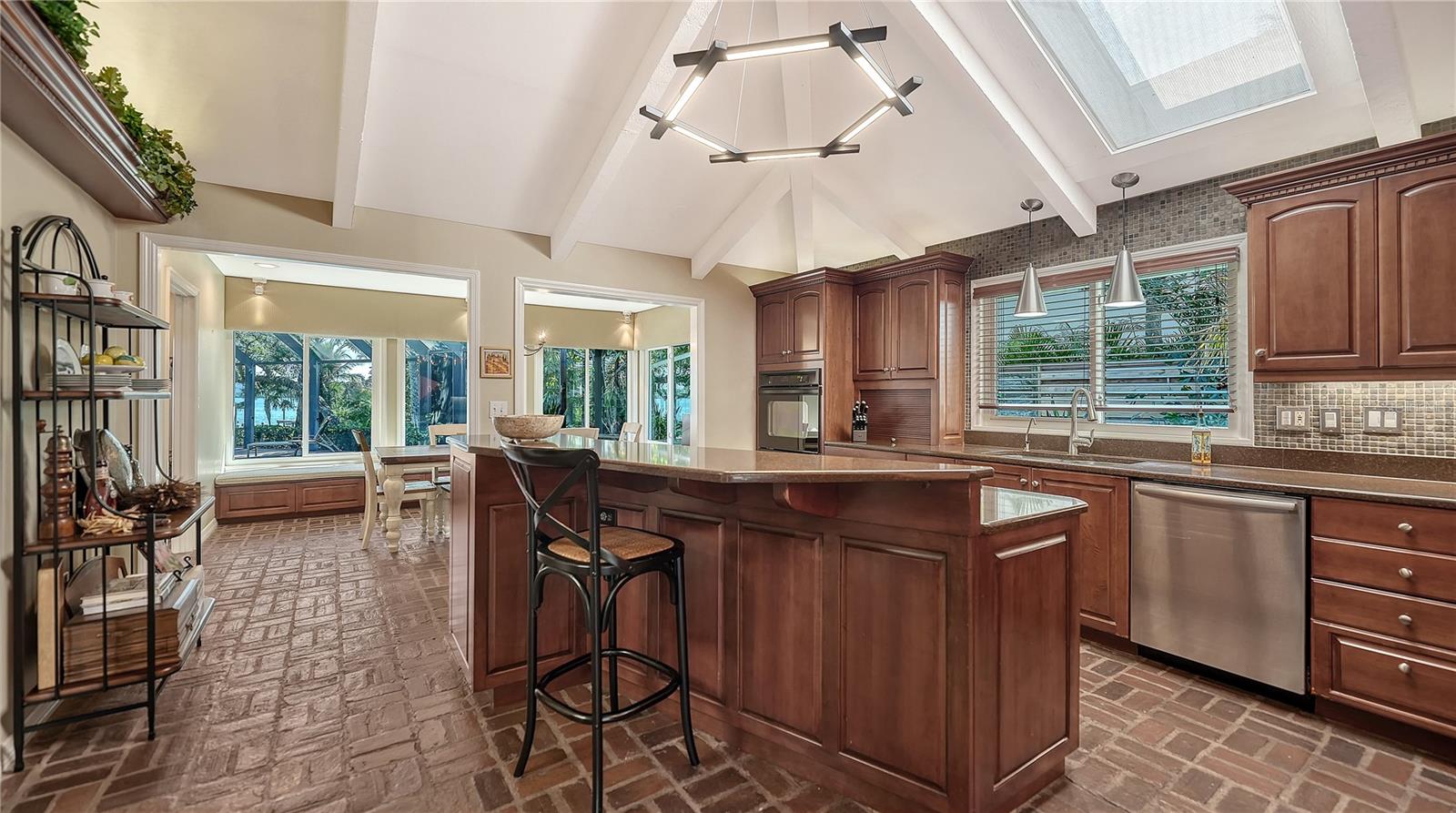 Listing photo id 13 for 1042 Casey Key Road