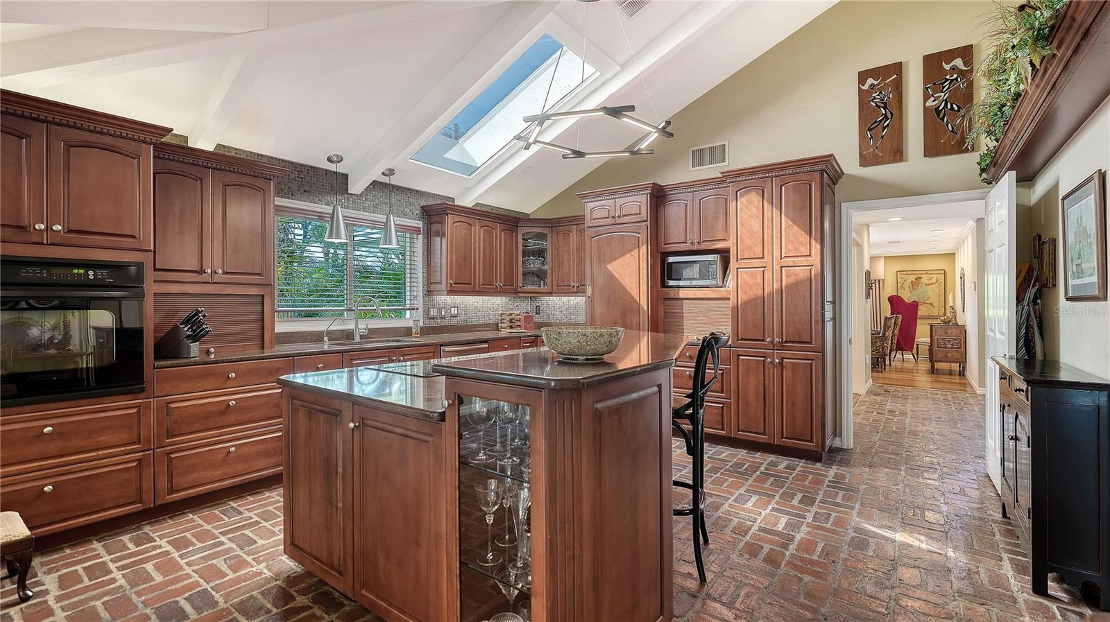 Listing photo id 14 for 1042 Casey Key Road