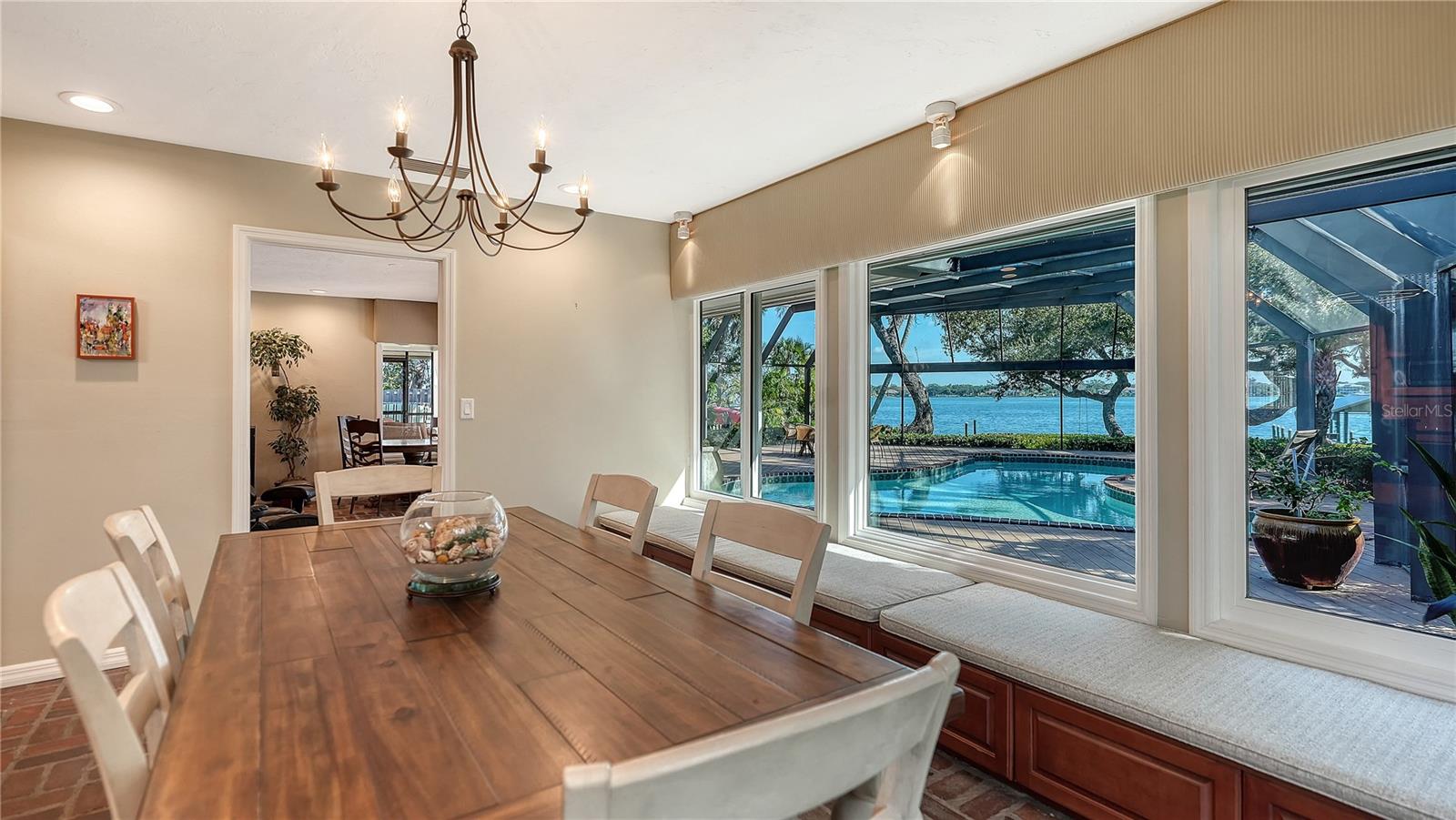 Listing photo id 16 for 1042 Casey Key Road