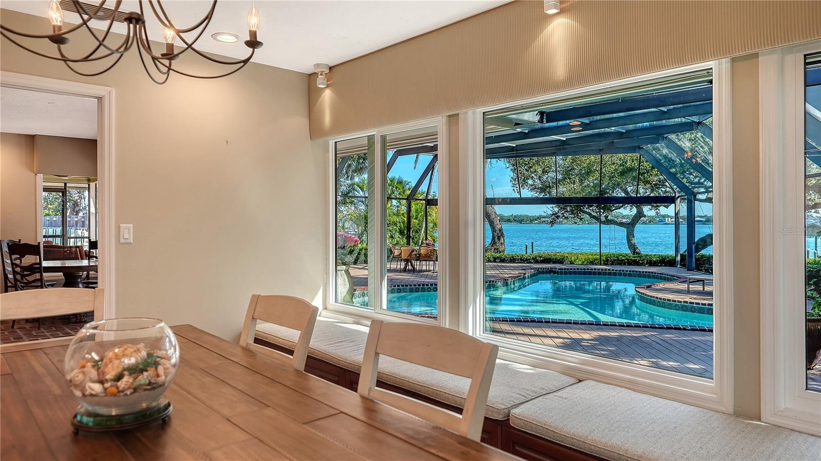 Listing photo id 17 for 1042 Casey Key Road