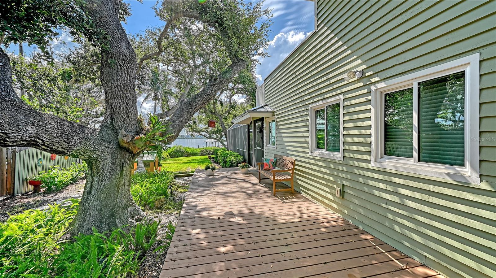Listing photo id 24 for 1042 Casey Key Road