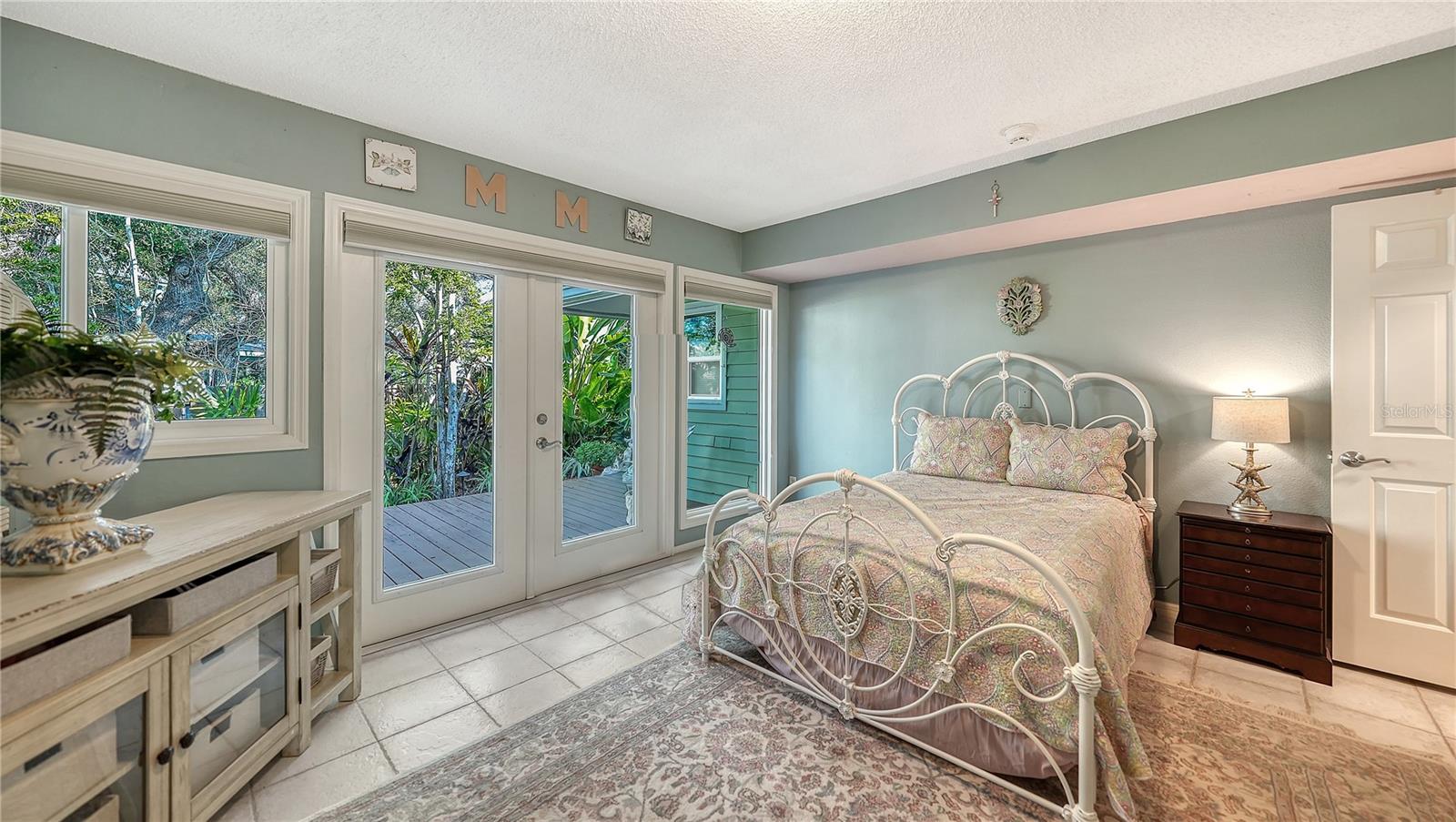 Listing photo id 30 for 1042 Casey Key Road
