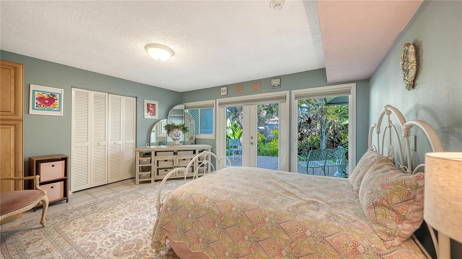 Listing photo id 31 for 1042 Casey Key Road