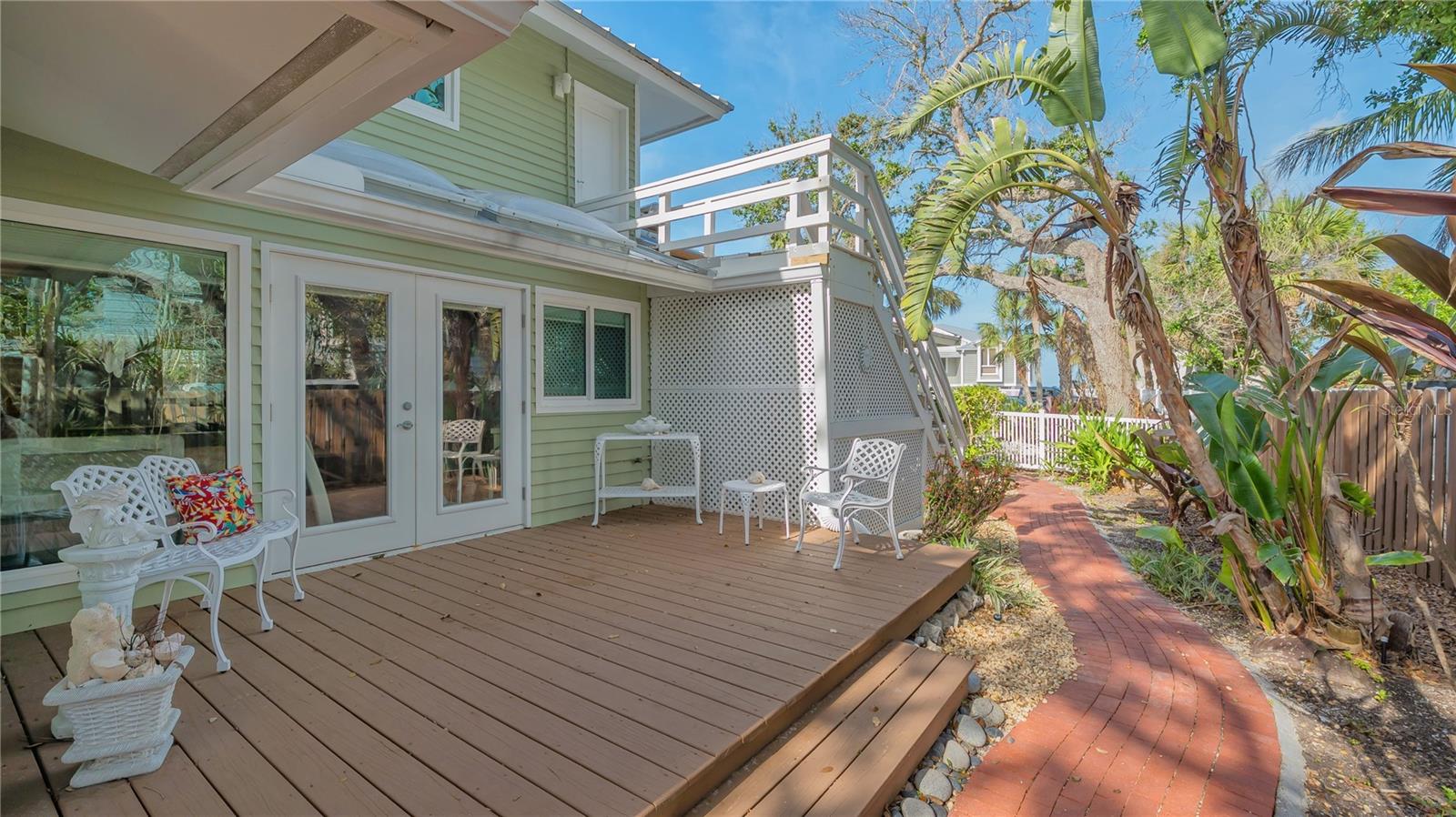 Listing photo id 32 for 1042 Casey Key Road