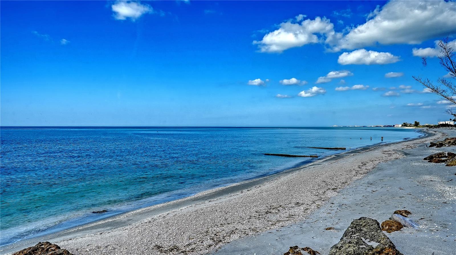 Listing photo id 2 for 1042 Casey Key Road