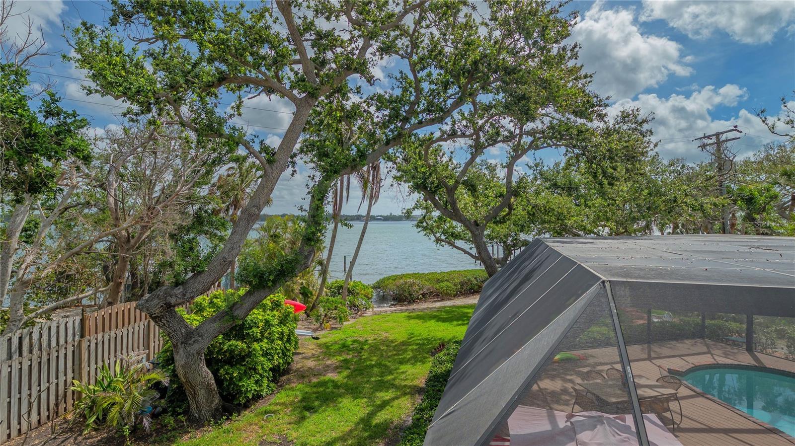 Listing photo id 39 for 1042 Casey Key Road