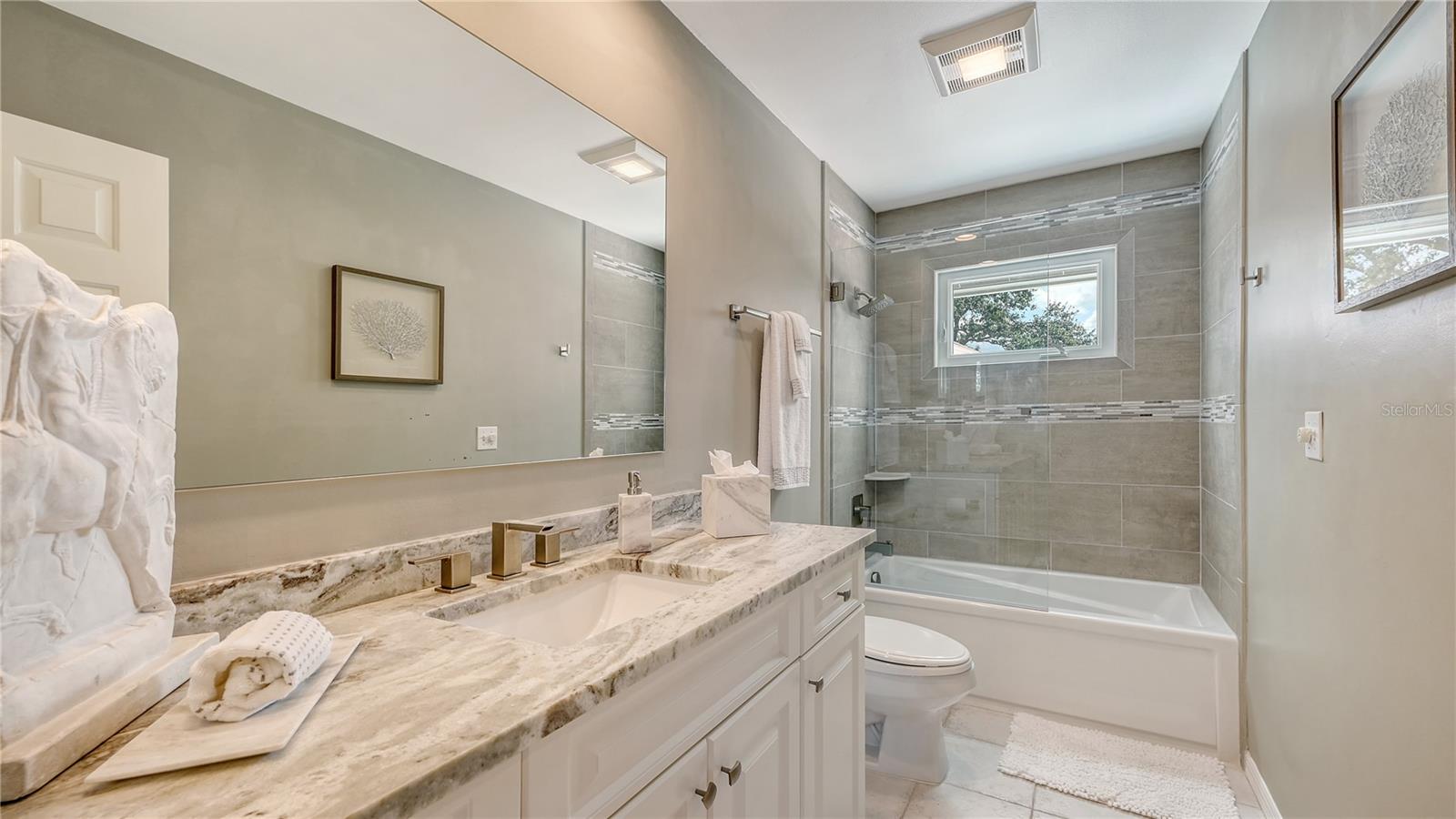 Listing photo id 43 for 1042 Casey Key Road