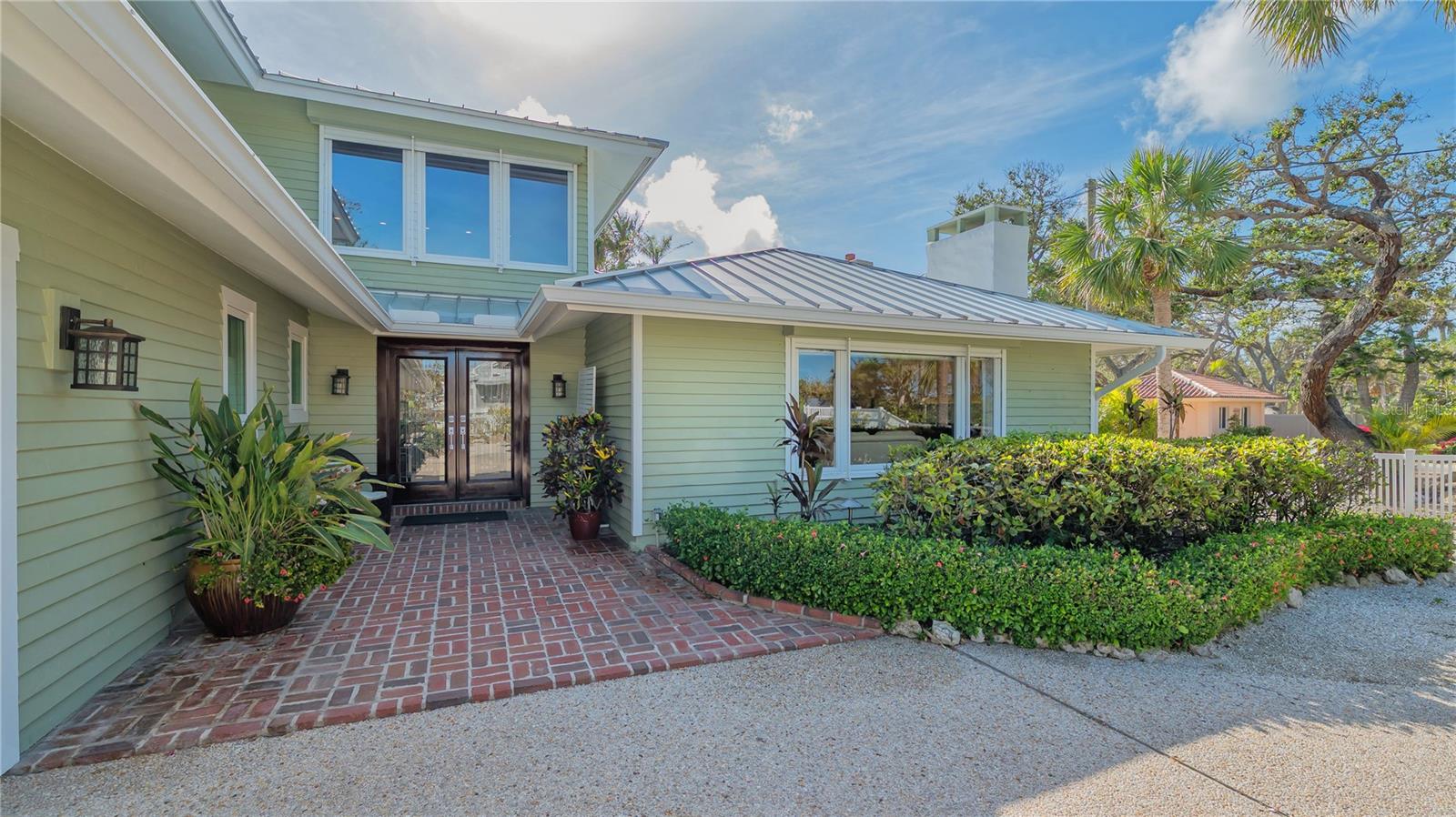 Listing photo id 3 for 1042 Casey Key Road