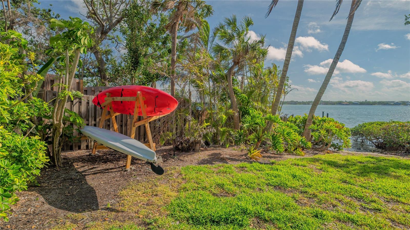 Listing photo id 52 for 1042 Casey Key Road