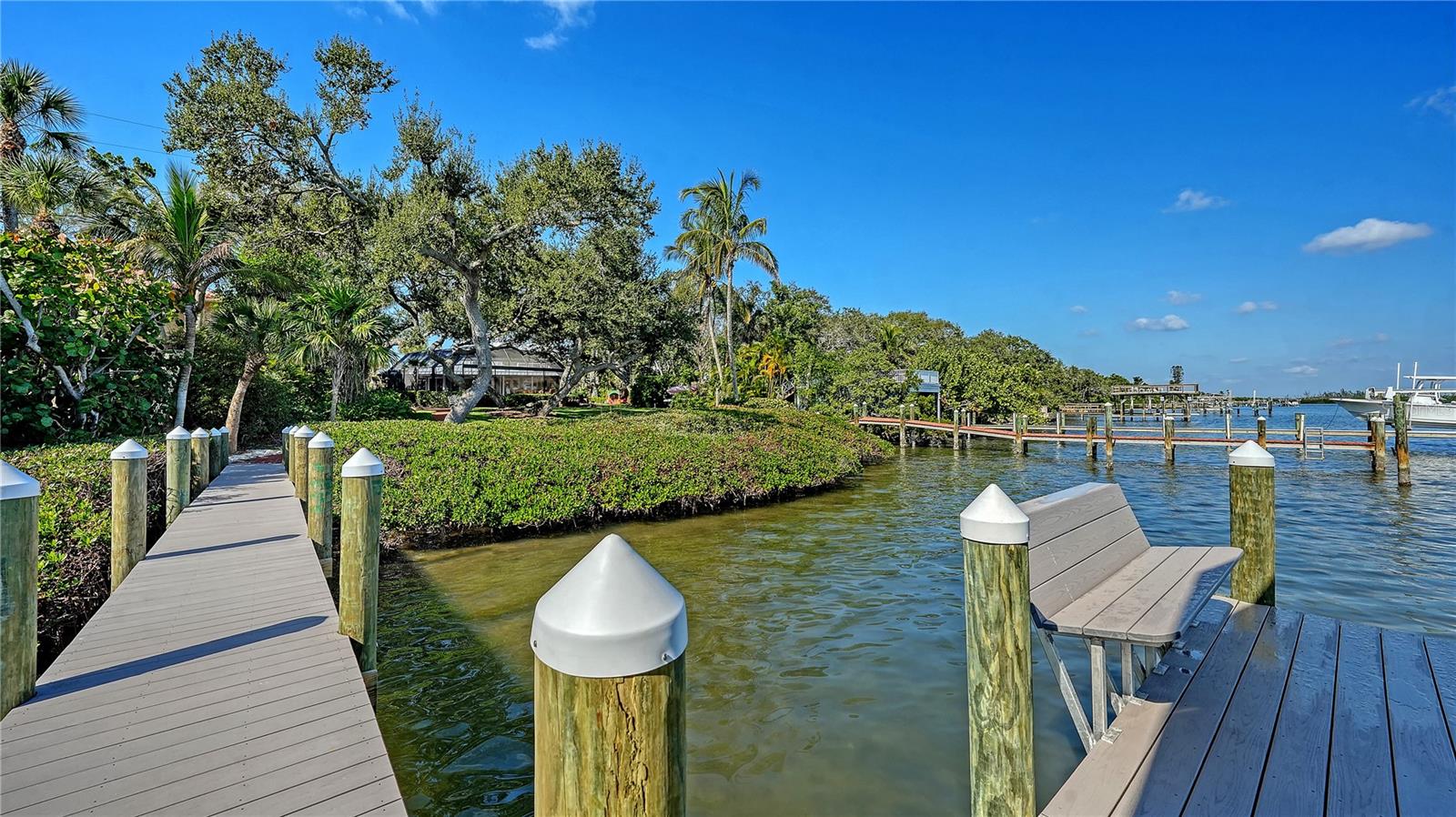 Listing photo id 53 for 1042 Casey Key Road