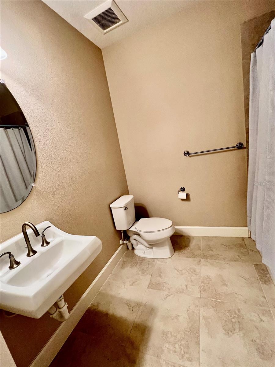 Image 15 of 31 For 6012 Anchorage Way S