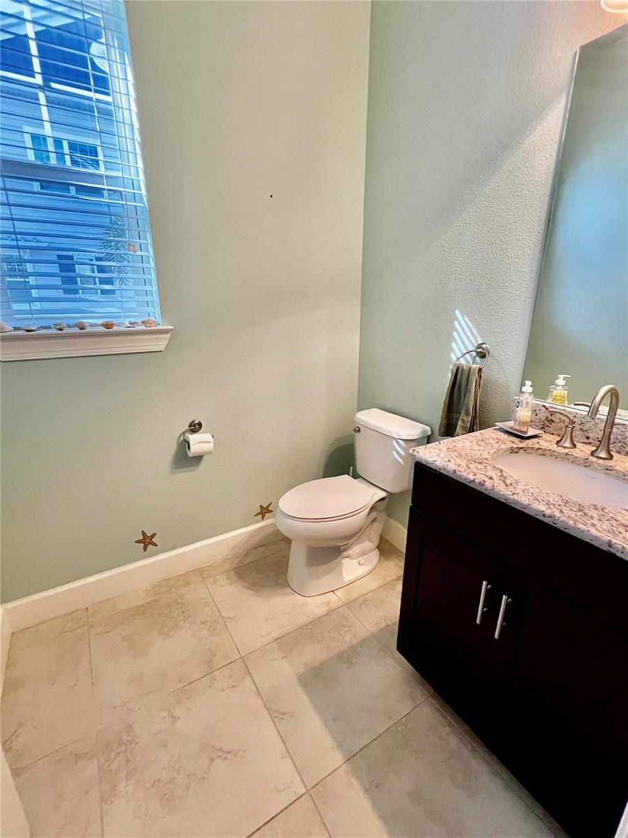 Image 17 of 31 For 6012 Anchorage Way S