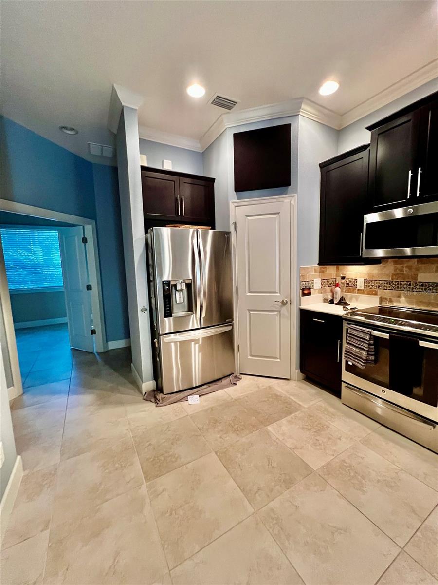 Image 19 of 31 For 6012 Anchorage Way S