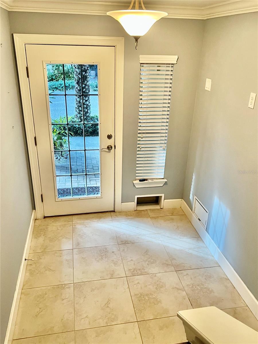 Image 6 of 31 For 6012 Anchorage Way S