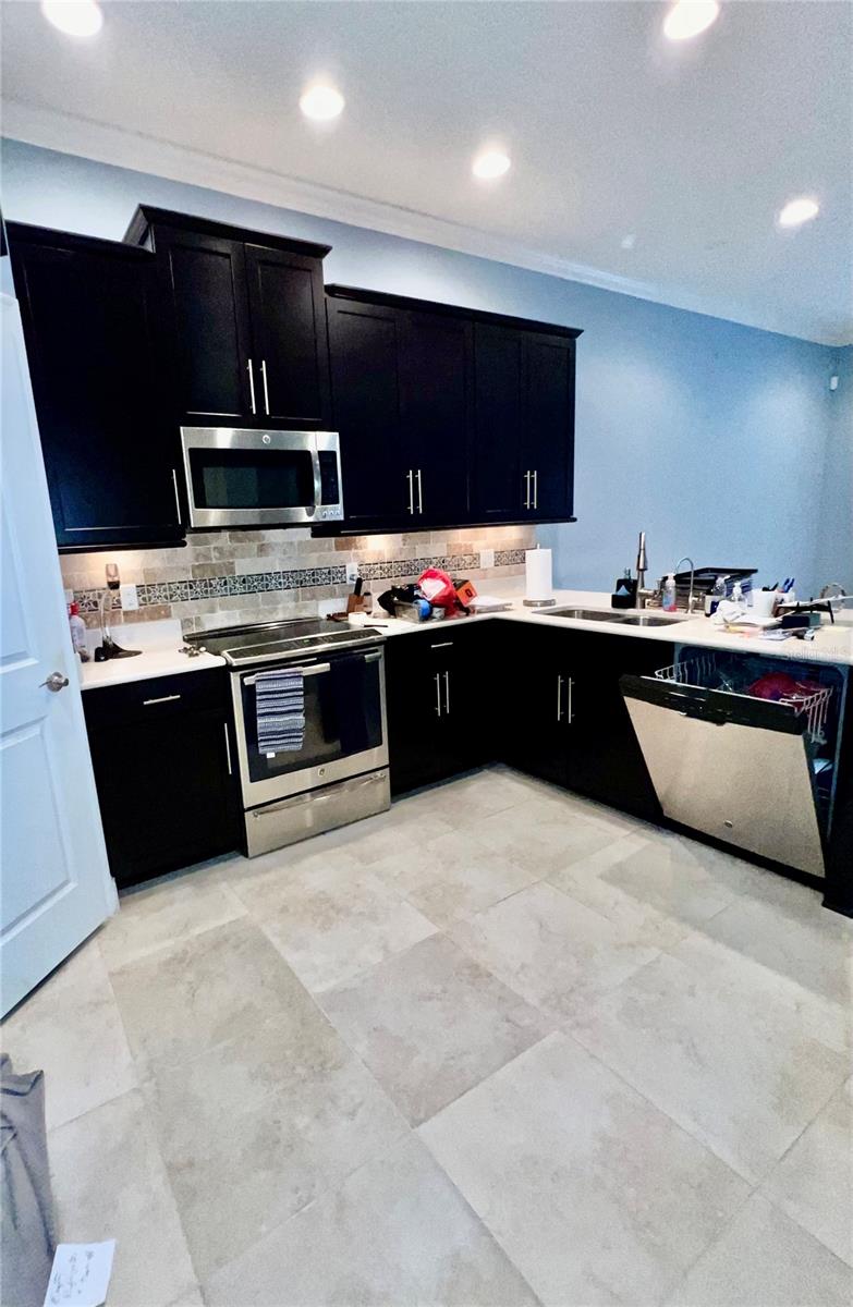 Image 8 of 31 For 6012 Anchorage Way S