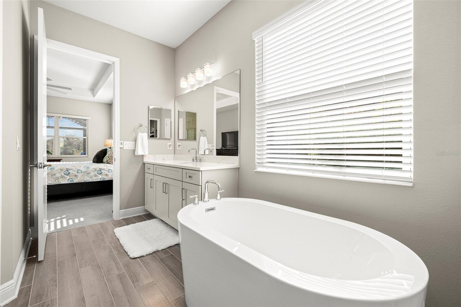 Image 30 of 87 For 14375 Skipping Stone Loop