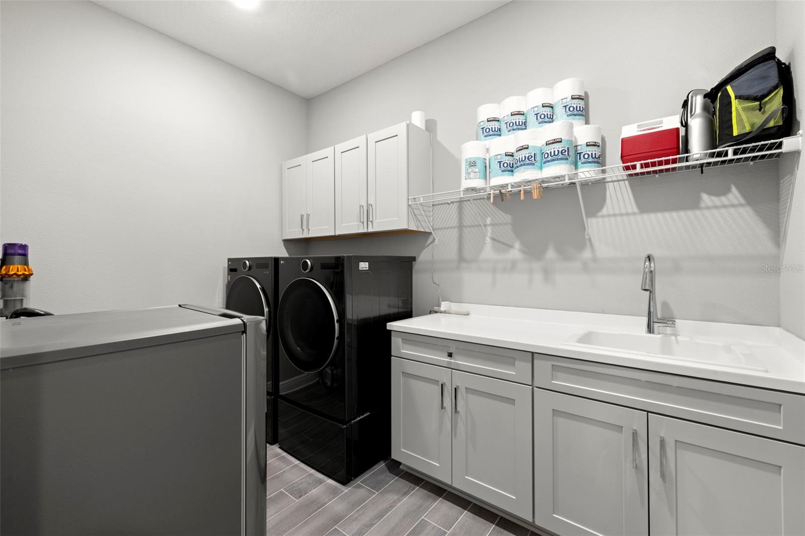 Image 33 of 87 For 14375 Skipping Stone Loop