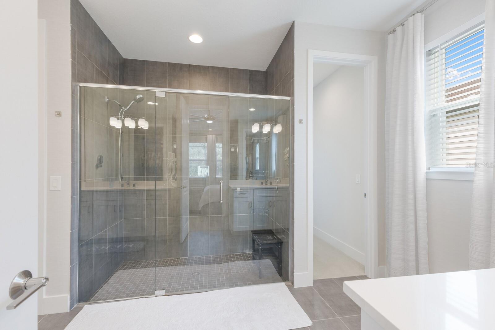 Image 28 of 100 For 5557 Long Shore Loop