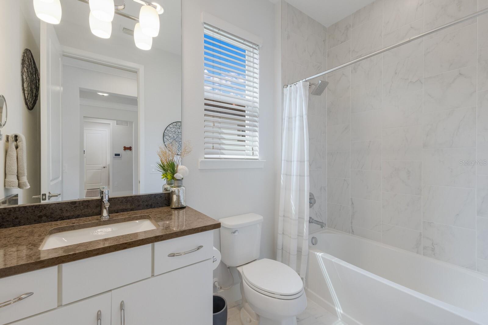 Image 33 of 100 For 5557 Long Shore Loop