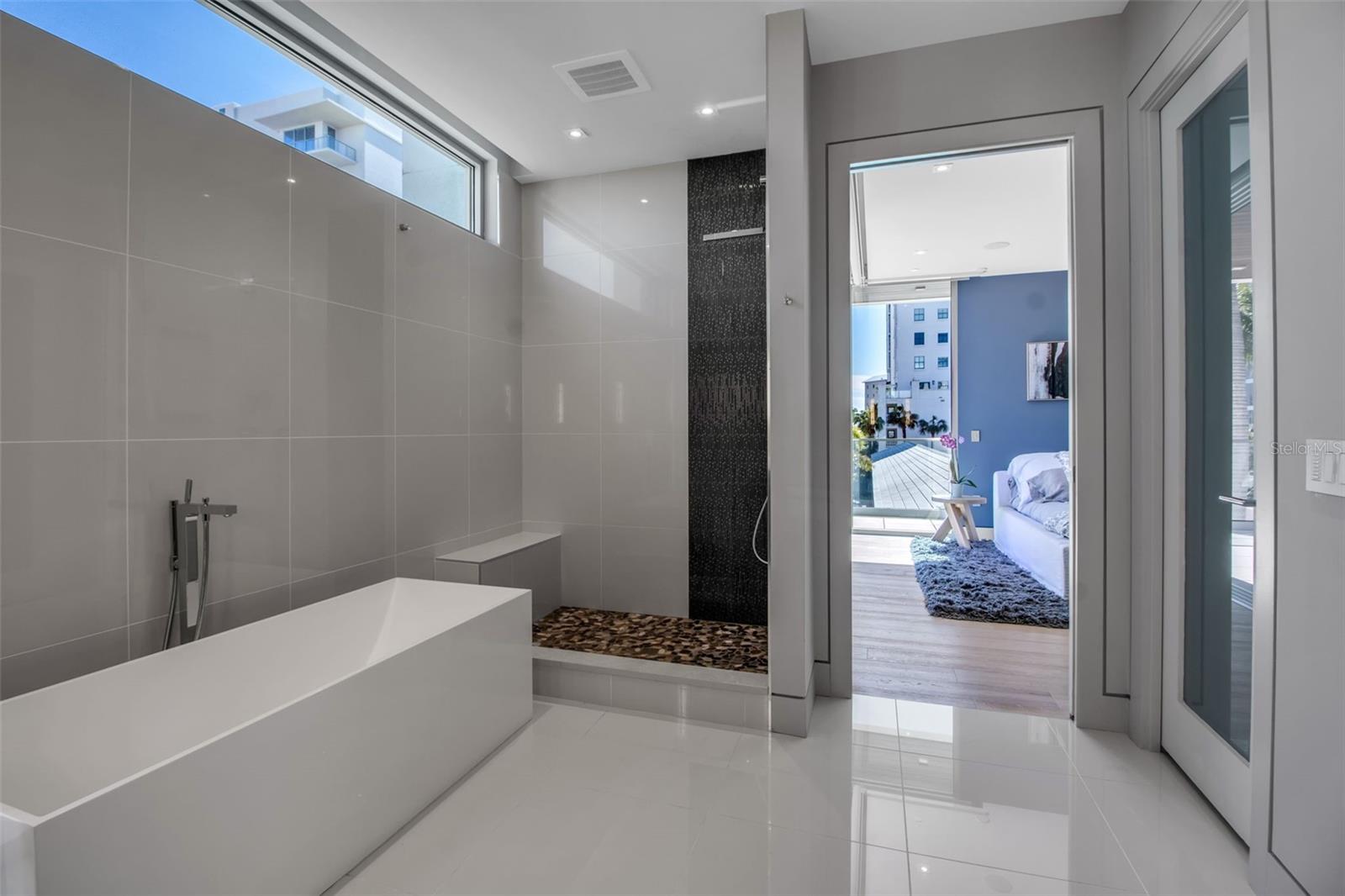 Image 10 of 70 For 188 Golden Gate Point 101