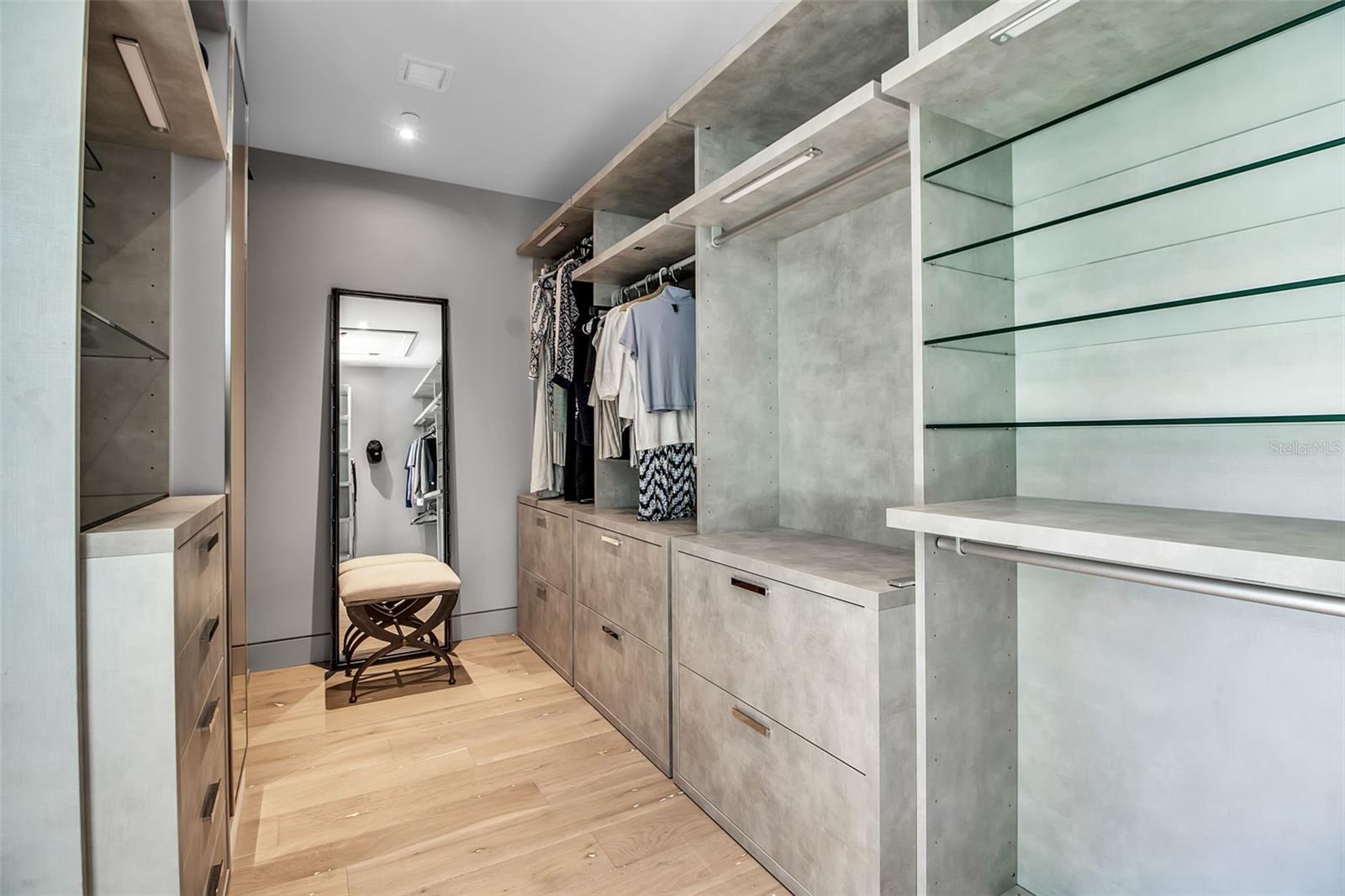 Image 11 of 70 For 188 Golden Gate Point 101