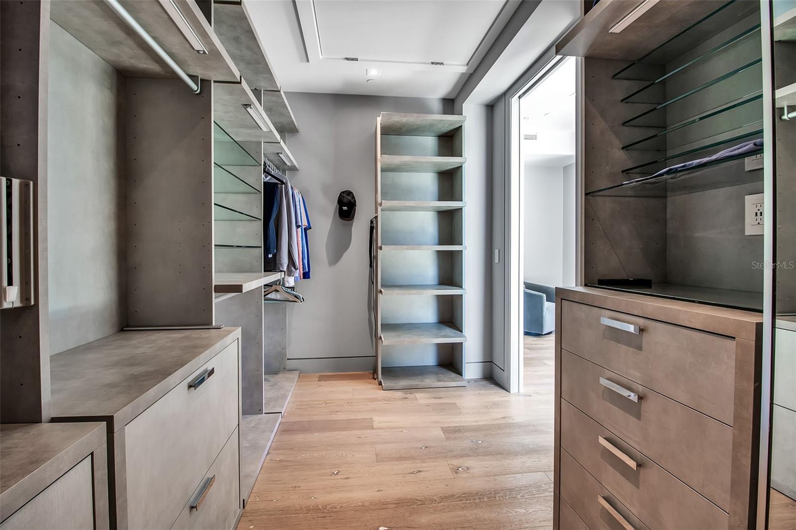 Image 12 of 70 For 188 Golden Gate Point 101