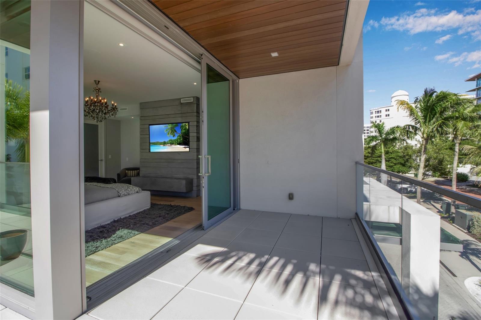 Image 14 of 70 For 188 Golden Gate Point 101