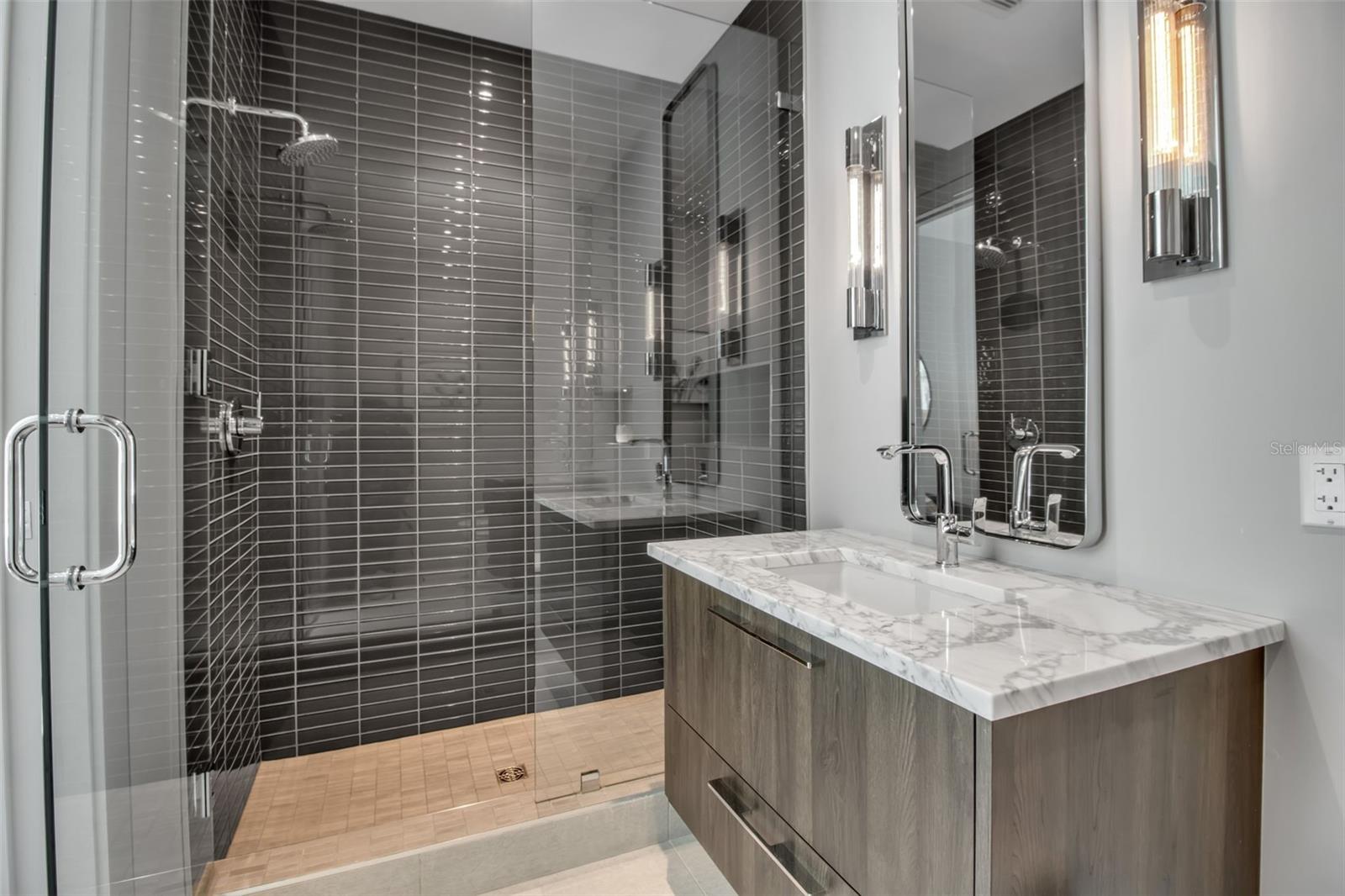 Image 17 of 70 For 188 Golden Gate Point 101