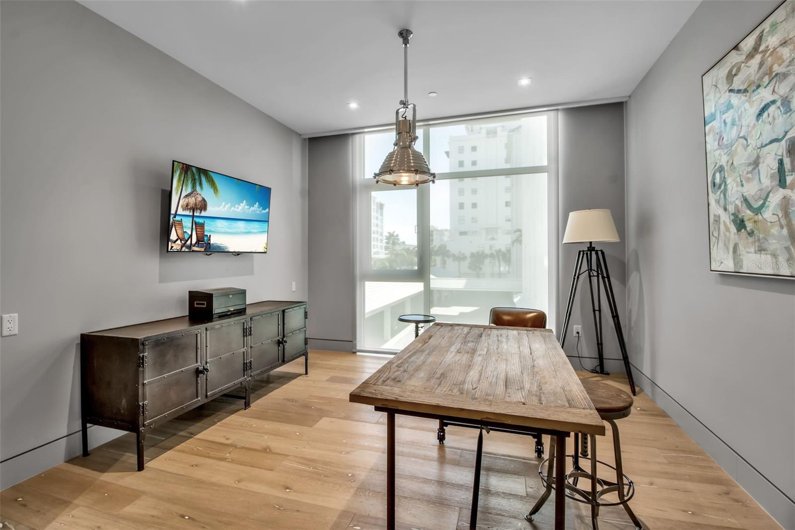 Image 20 of 70 For 188 Golden Gate Point 101