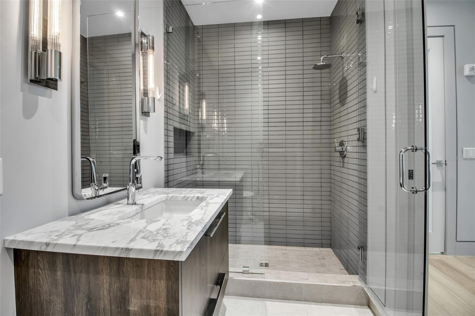 Image 21 of 70 For 188 Golden Gate Point 101