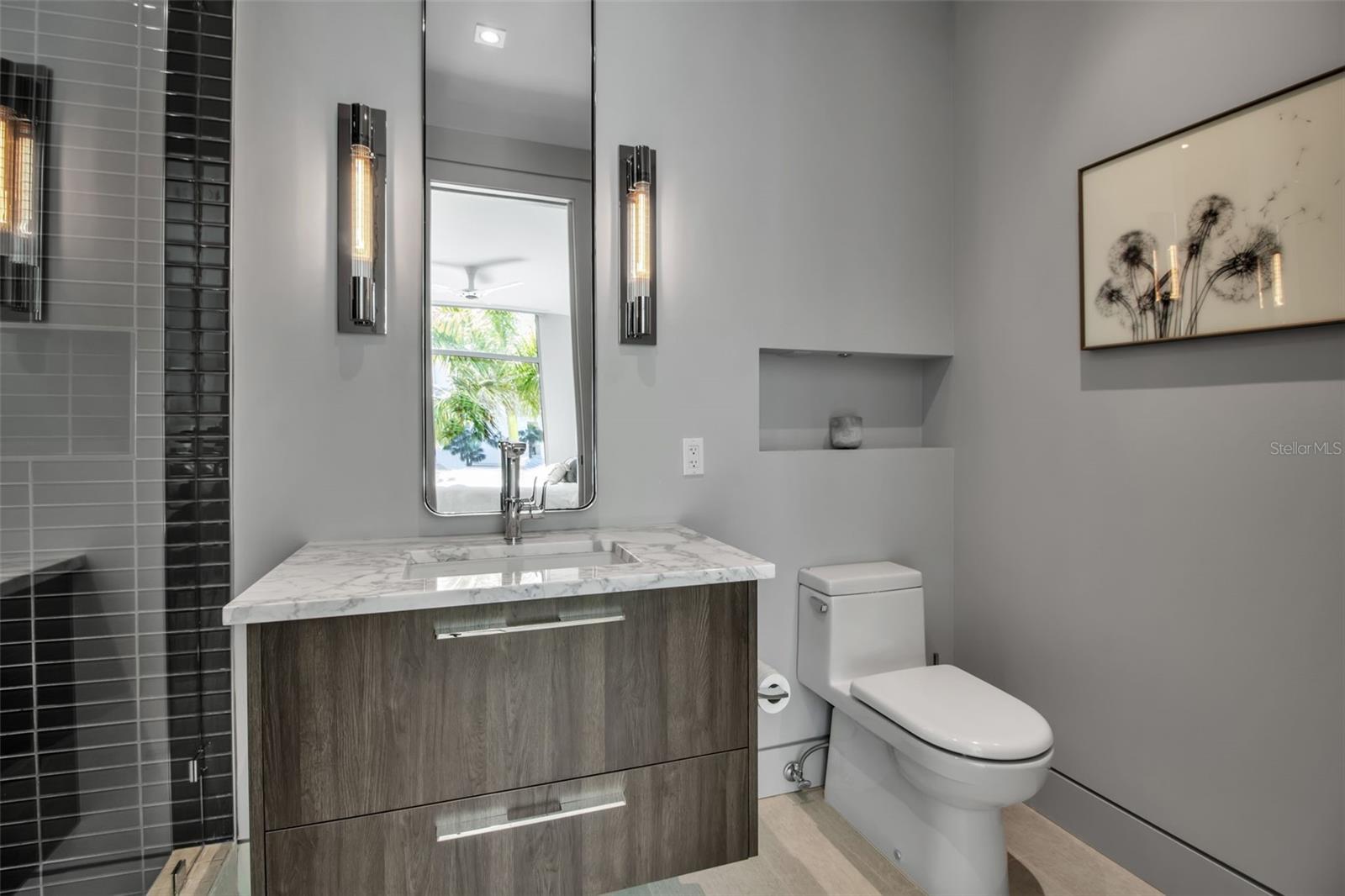 Image 22 of 70 For 188 Golden Gate Point 101