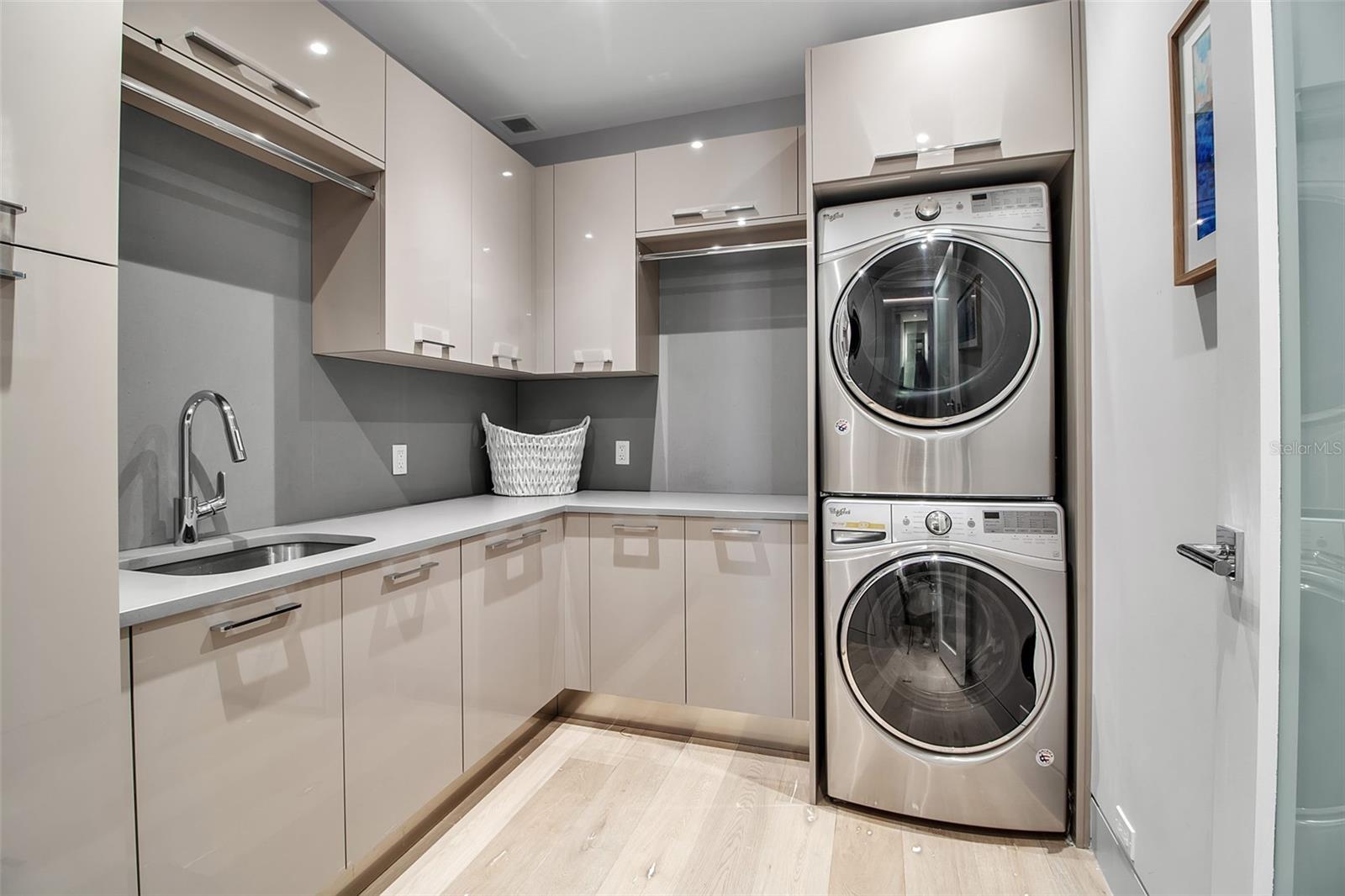 Image 23 of 70 For 188 Golden Gate Point 101