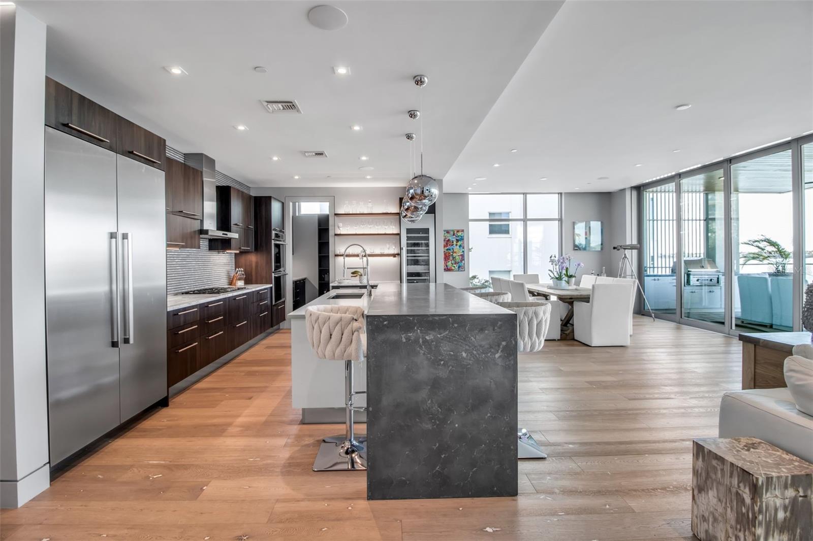 Image 26 of 70 For 188 Golden Gate Point 101