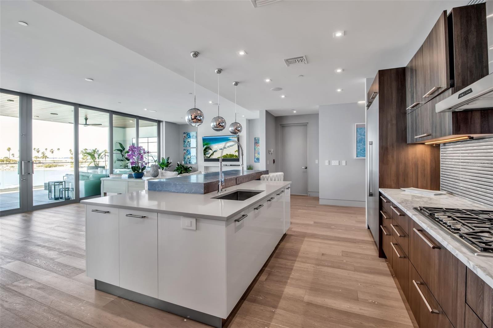 Image 27 of 70 For 188 Golden Gate Point 101