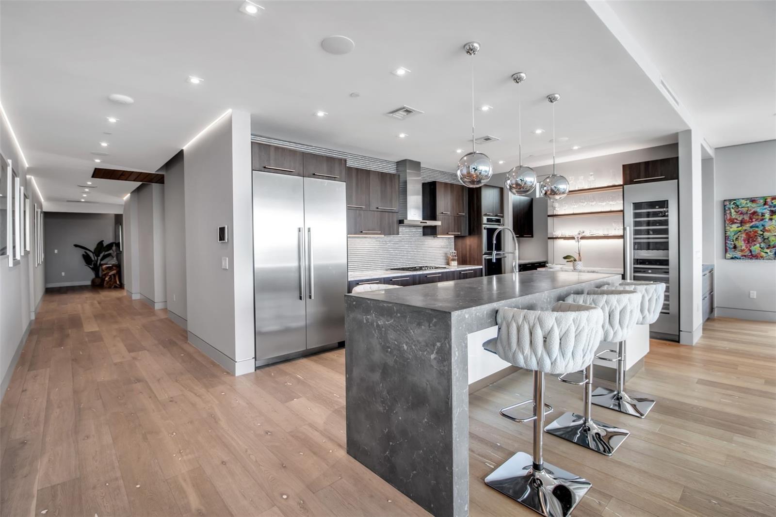 Image 28 of 70 For 188 Golden Gate Point 101