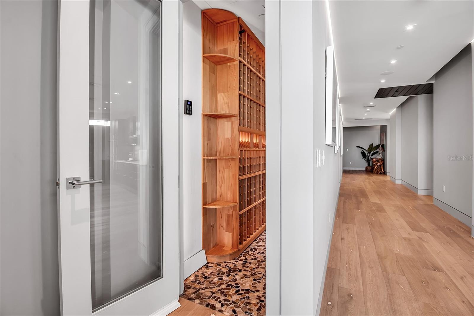 Image 31 of 70 For 188 Golden Gate Point 101