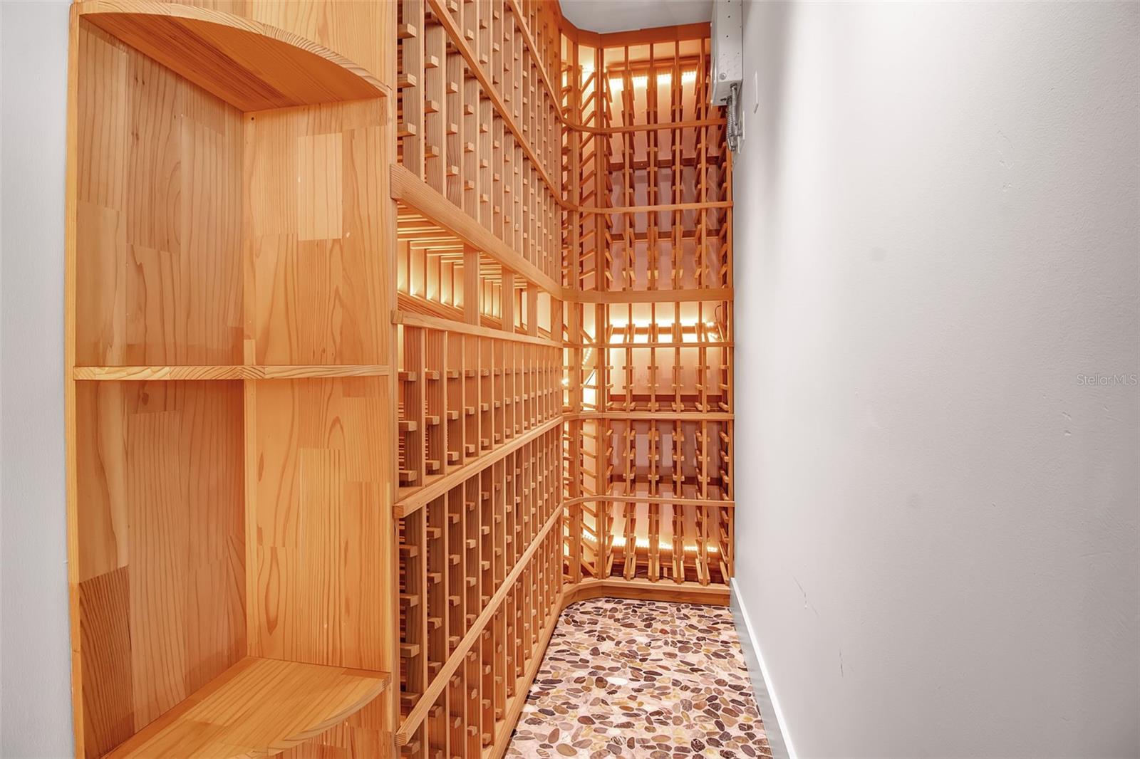 Image 32 of 70 For 188 Golden Gate Point 101