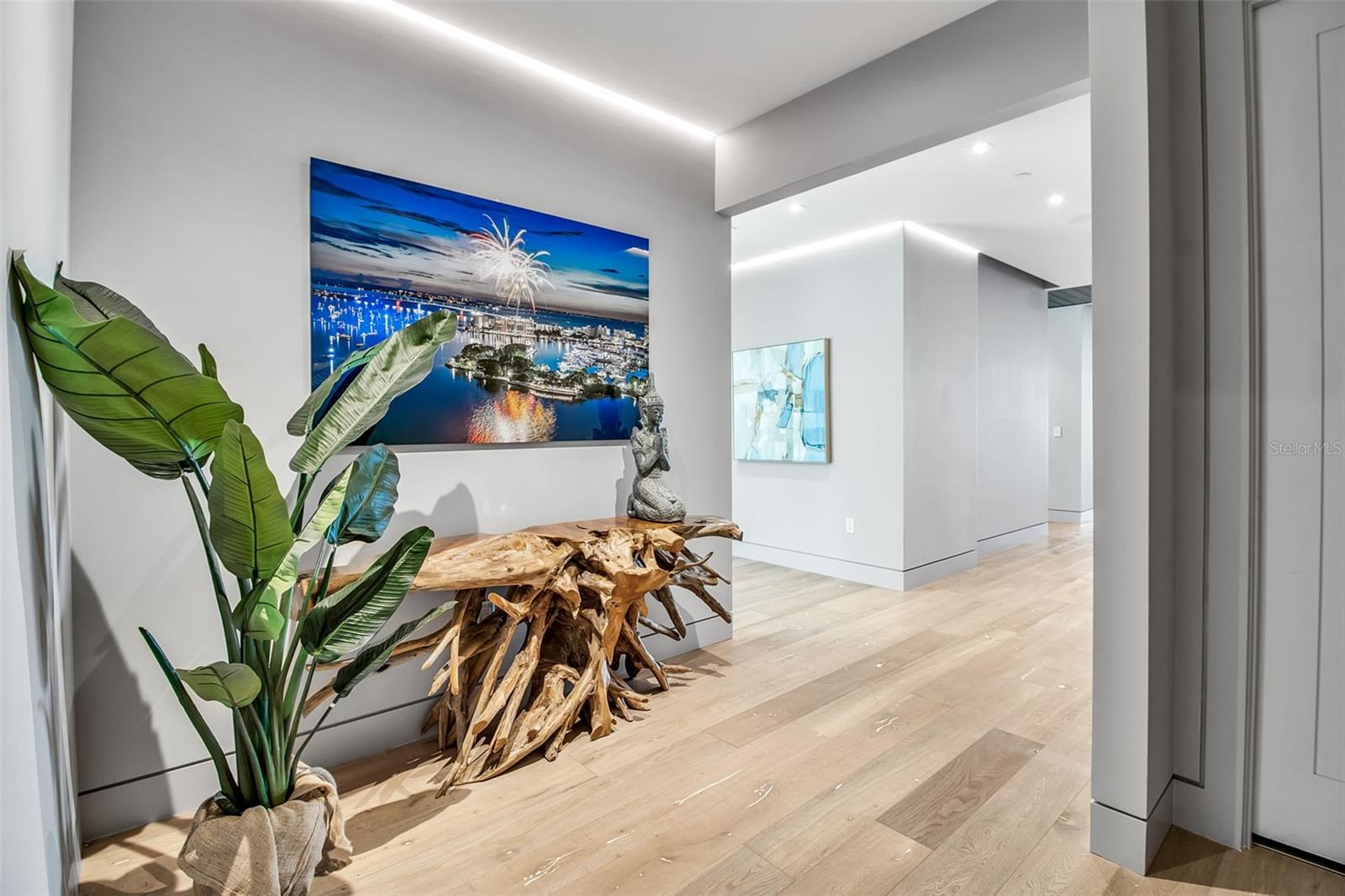 Image 4 of 70 For 188 Golden Gate Point 101