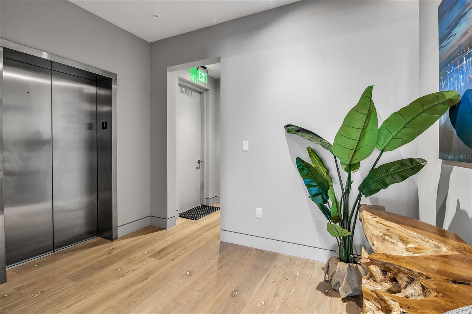 Image 5 of 70 For 188 Golden Gate Point 101