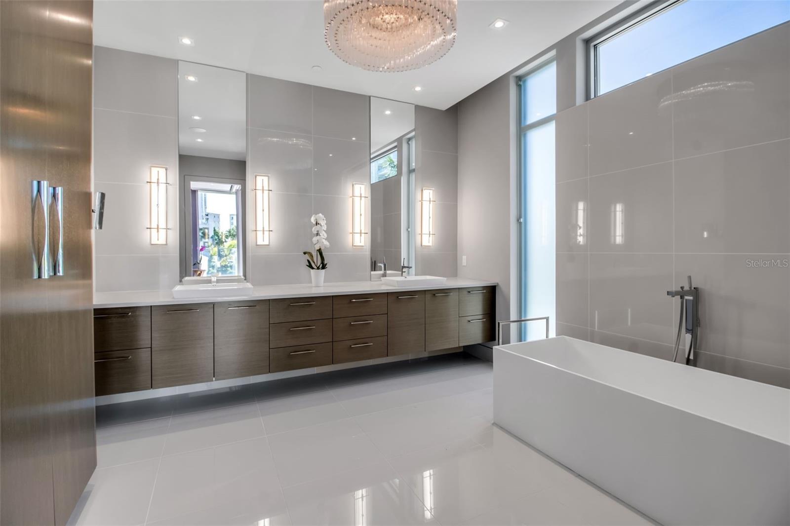 Image 9 of 70 For 188 Golden Gate Point 101