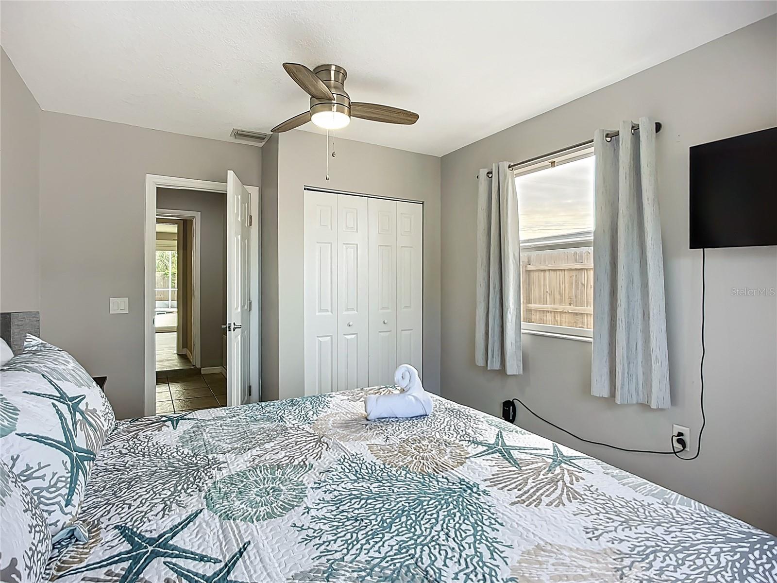 Listing photo id 10 for 5703 18 Street W