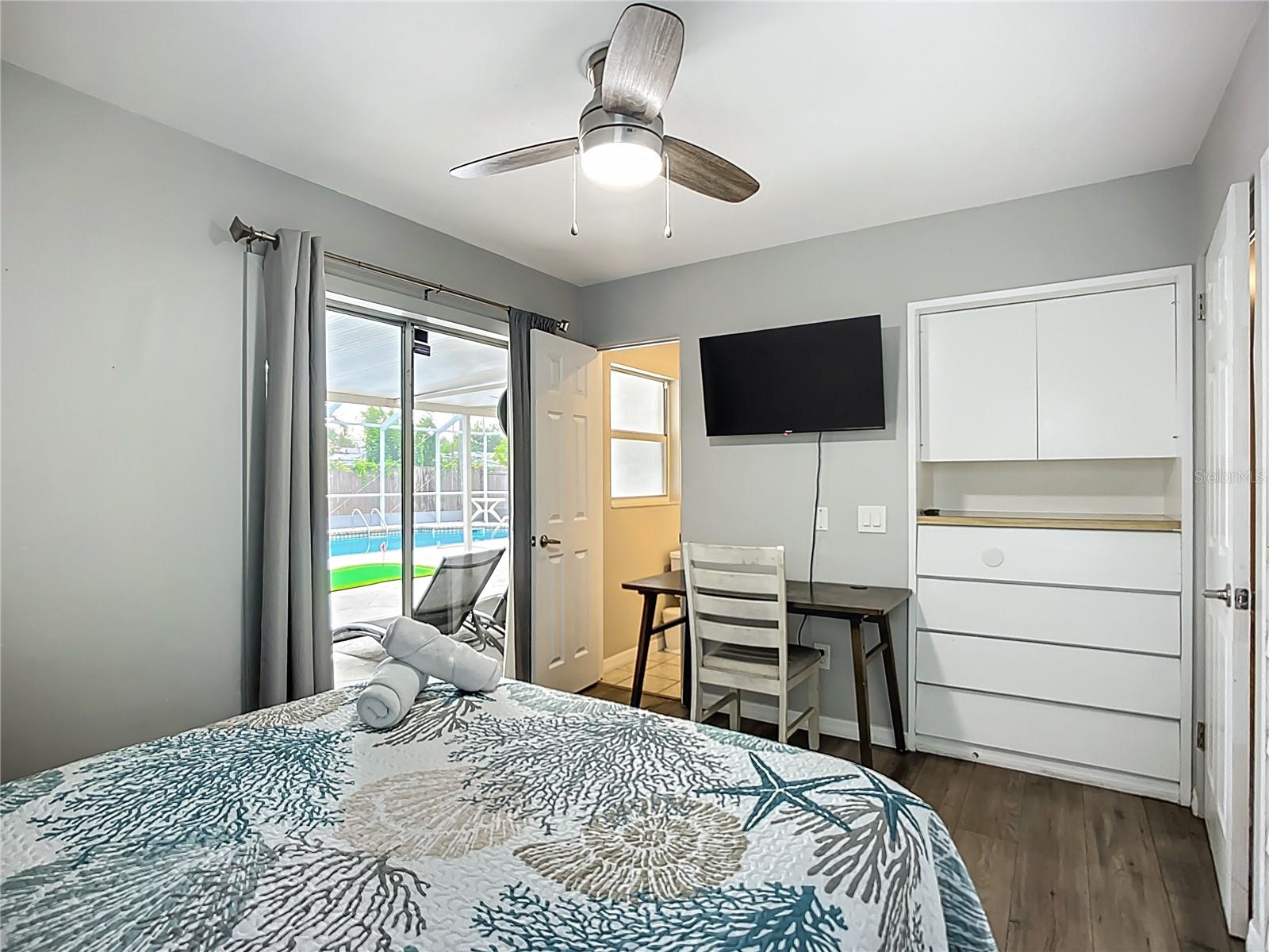 Listing photo id 12 for 5703 18 Street W