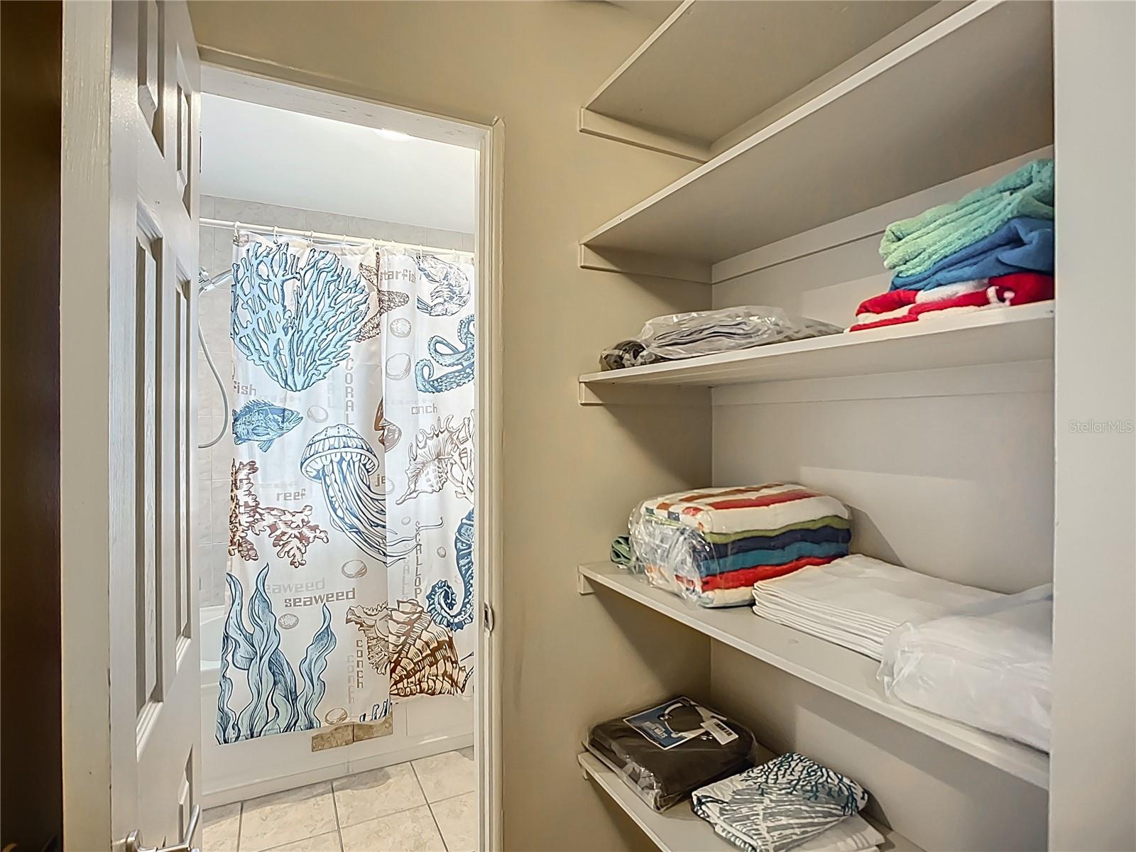 Listing photo id 14 for 5703 18 Street W