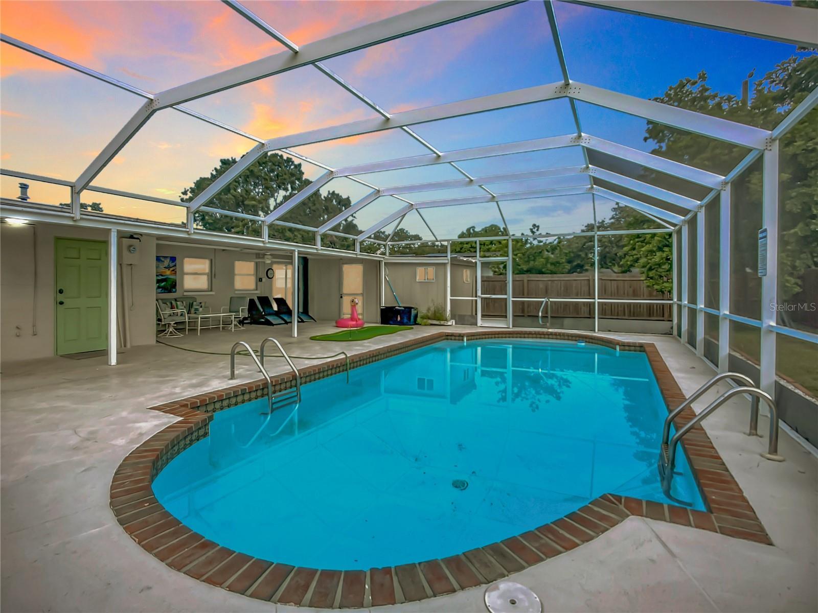 Listing photo id 0 for 5703 18 Street W