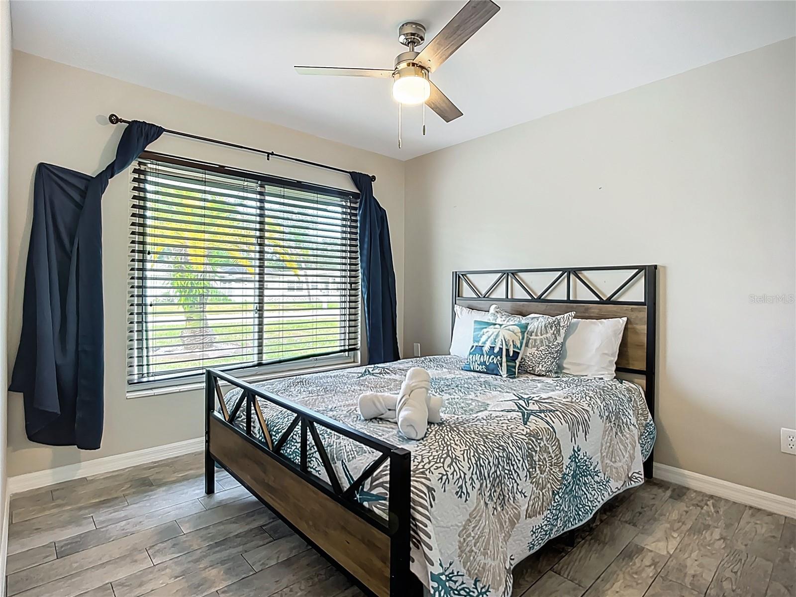 Listing photo id 18 for 5703 18 Street W