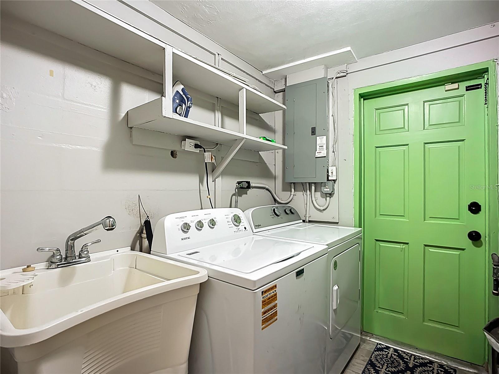 Listing photo id 19 for 5703 18 Street W